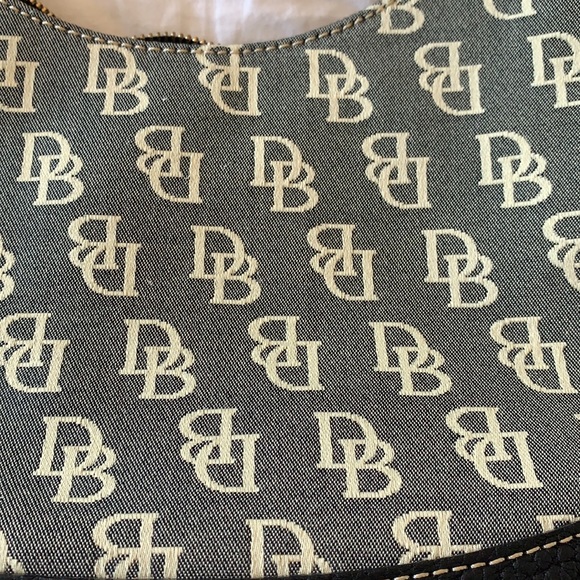 Dooney & Bourke vintage medium hobo with wristlet! - Picture 5 of 15